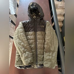 Boys North Face Reversible Puffer Coat. Size M (10-12). Camouflage & Army Green